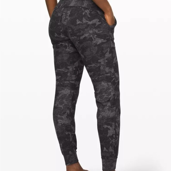lululemon Ready to Rulu Pant DESIGNED FOR ON THE MOVE Camouflage Joggers Size 4 - Picture 6 of 14